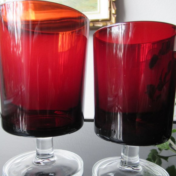 4 Red Ruby Wine Glasses by Luminarc, France - Picture 5 of 12